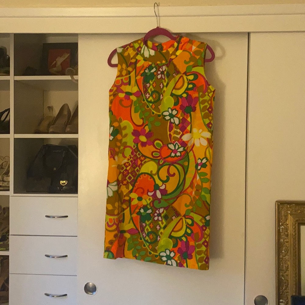 True vintage 60s shift mini dress 🤩